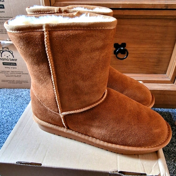 Shoes - Fluffy boots